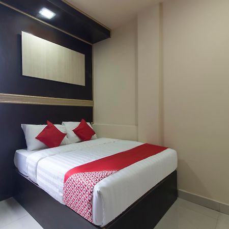 Oyo 697 Niche Valley Hotel Куала-Лумпур Екстер'єр фото