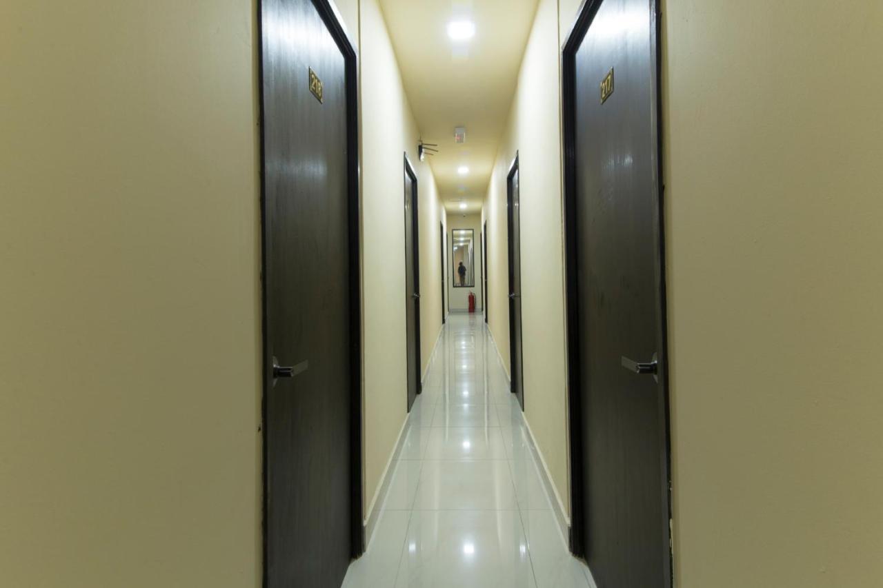 Oyo 697 Niche Valley Hotel Куала-Лумпур Екстер'єр фото