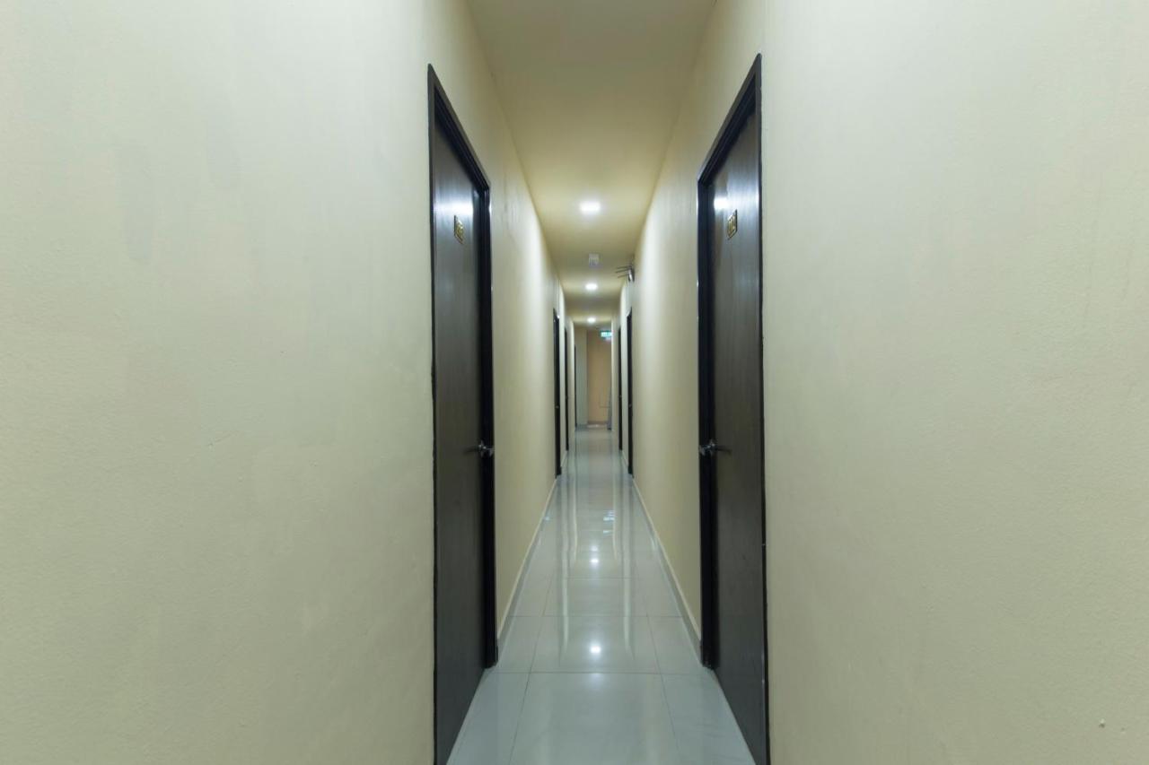 Oyo 697 Niche Valley Hotel Куала-Лумпур Екстер'єр фото